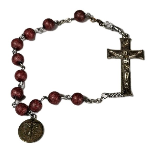 Catholic Rosary Bracelet Red Beads Silver Tone Crucifix & Virgin Mary Medal VTG - Picture 1 of 10